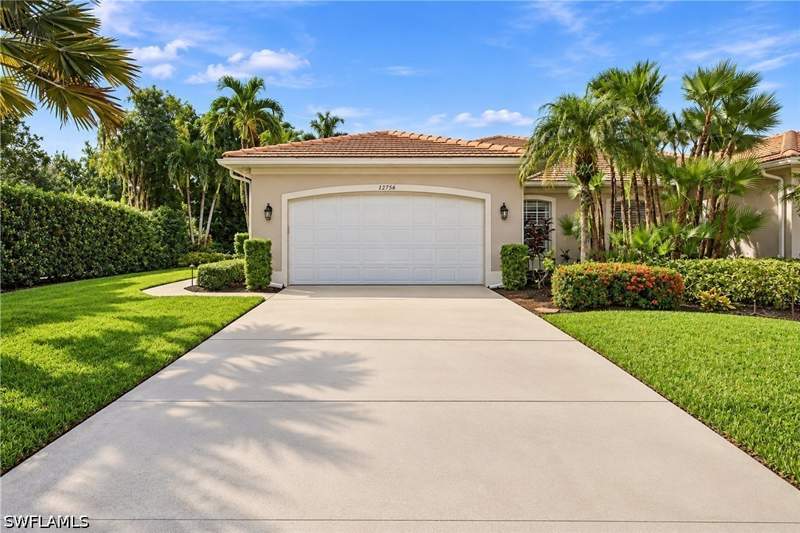 3 bedroom Attached at 12756 Fox Ridge Dr, Hunters Ridge, Bonita Springs — photo 3