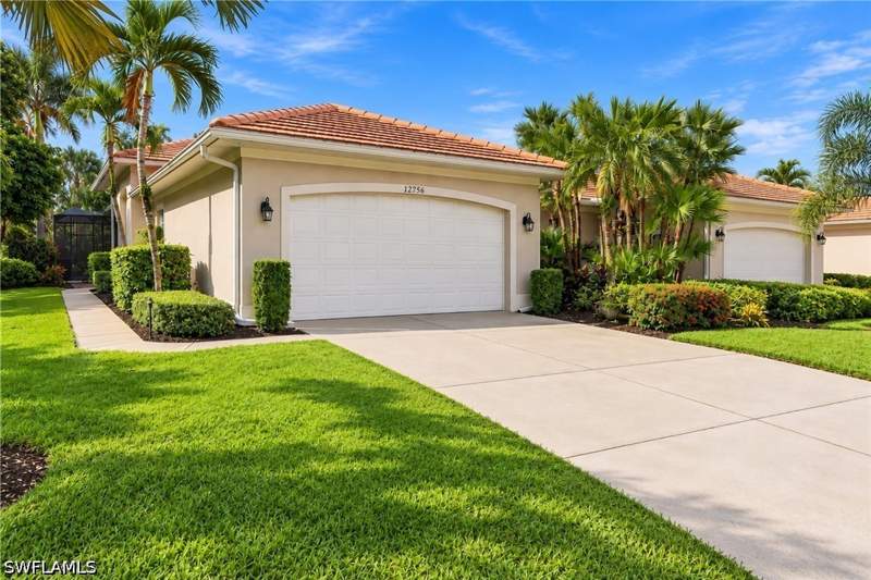 3 bedroom Attached at 12756 Fox Ridge Dr, Hunters Ridge, Bonita Springs — photo 4