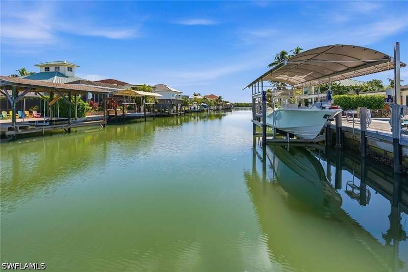 2 bedroom SingleFamilyResidence at 131 San Salvador St, Isles Of Capri, Naples — photo 3
