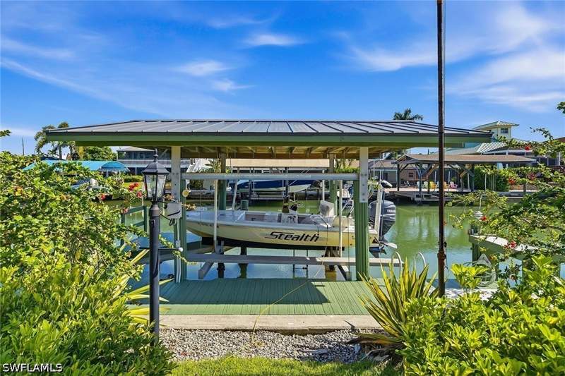 2 bedroom SingleFamilyResidence at 131 San Salvador St, Isles Of Capri, Naples — photo 4