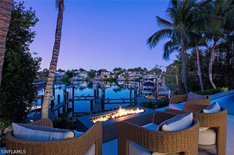 5 bedroom SingleFamilyResidence at 275 Spring Line Dr, Moorings, Naples — photo 2