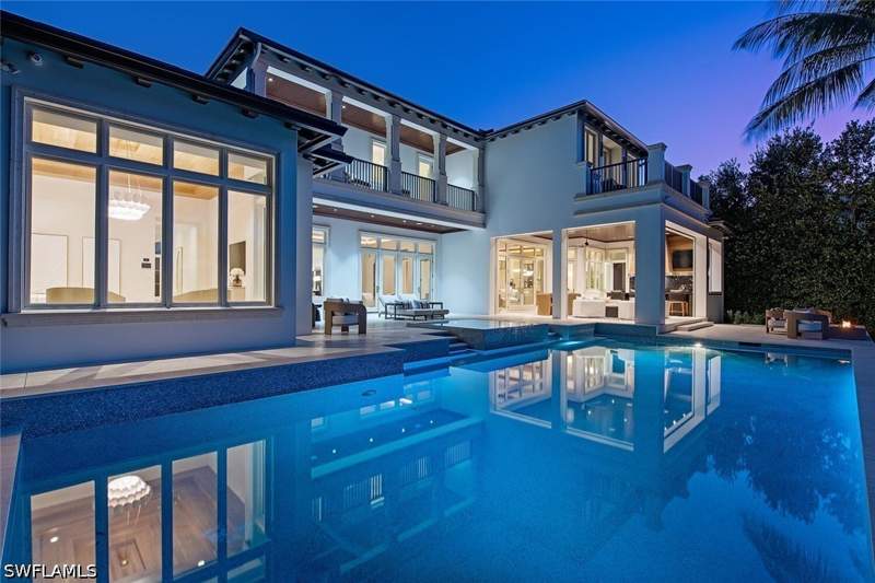 5 bedroom SingleFamilyResidence at 275 Spring Line Dr, Moorings, Naples — photo 3
