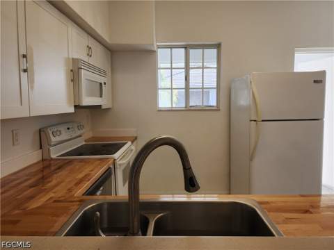 8416 Bernwood Cove Loop 1612, Fort Myers FL - photo 6 of 22