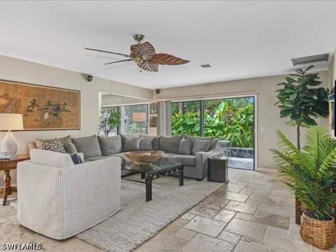 8 Stonehedge Pt, Naples FL - photo 10 of 44