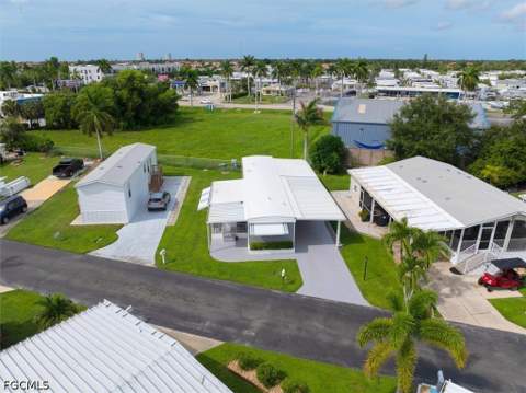 160 Adrienne Dr, Fort Myers FL - photo 9 of 43