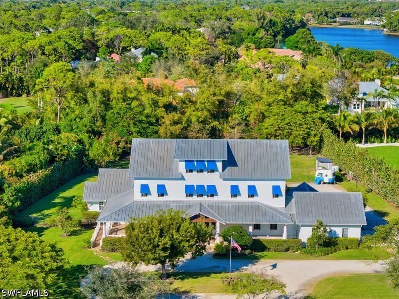 5 bedroom SingleFamilyResidence at 65 Mahogany Dr, Pine Ridge, Naples — photo 2