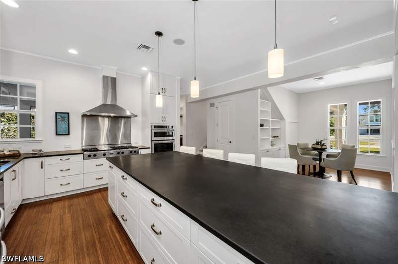 5 bedroom SingleFamilyResidence at 65 Mahogany Dr, Pine Ridge, Naples — photo 3