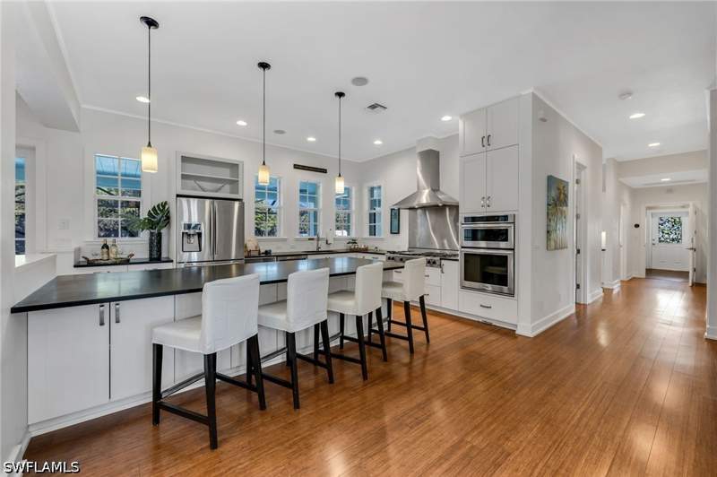5 bedroom SingleFamilyResidence at 65 Mahogany Dr, Pine Ridge, Naples — photo 4
