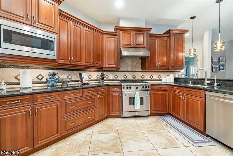 4 bedroom SingleFamilyResidence at 15753 Caloosa Creek Cir, Caloosa Creek, Fort Myers — photo 3