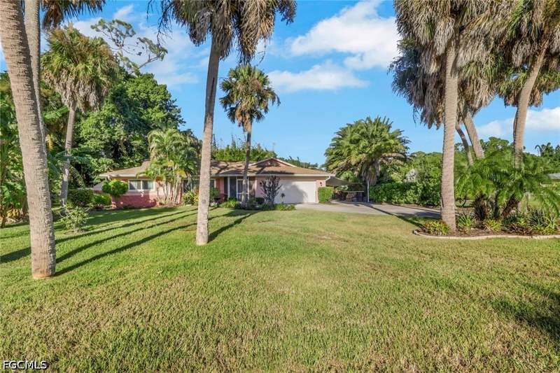 3 bedroom SingleFamilyResidence at 2339 Westwood Rd, Yacht Club Colony, North Fort Myers — photo 2