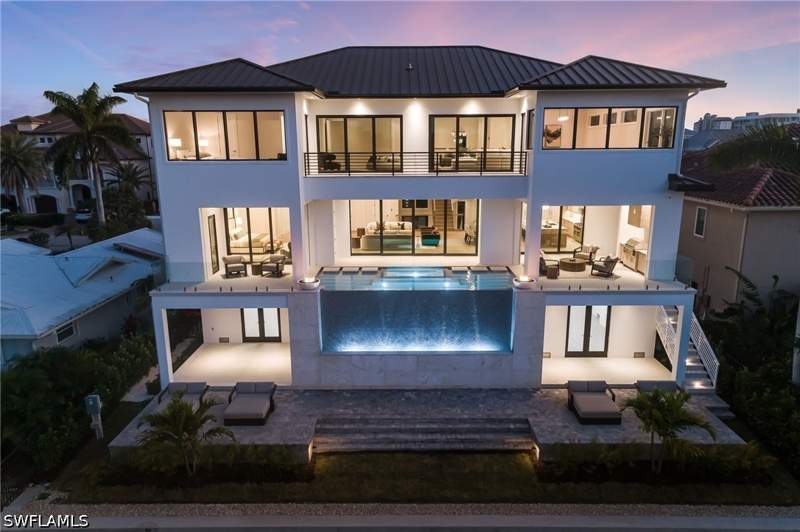 6 bedroom SingleFamilyResidence at 223 Bayview Ave, Conners, Naples — photo 2