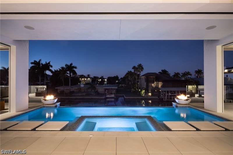 6 bedroom SingleFamilyResidence at 223 Bayview Ave, Conners, Naples — photo 3