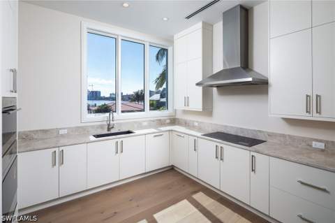 223 Bayview Ave, Naples FL - photo 7 of 31