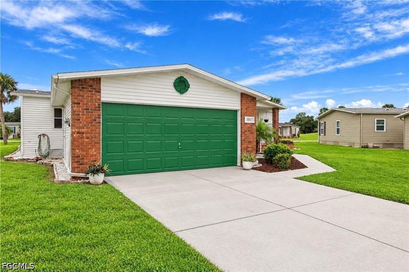2 bedroom ManufacturedHome at 10071 Broken Woods Ct S, Pine Lakes Country Club, North Fort Myers — photo 2