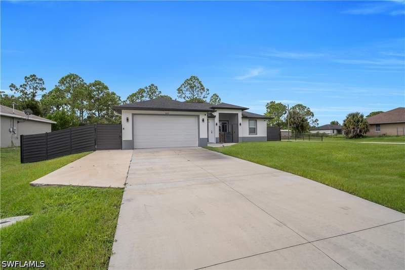 3 bedroom SingleFamilyResidence at 6131 Laurelwood Dr, Lehigh Acres, Fort Myers — photo 3