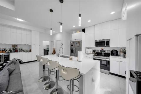 6131 Laurelwood Dr, Fort Myers FL - photo 7 of 33