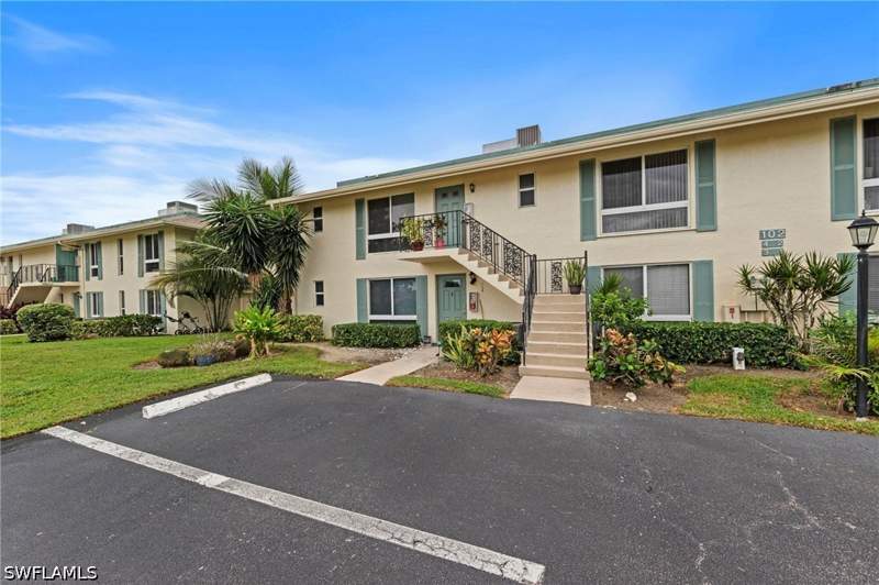 1 bedroom Condominium at 102 Teryl Rd 3, Glades Country Club, Naples — photo 2