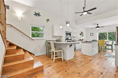 726 Cardium St, Sanibel FL - photo 10 of 48