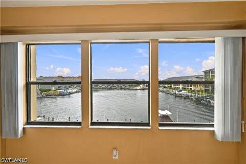 4647 SE 17th Pl 202, Cape Coral FL - photo 8 of 24
