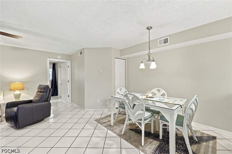 2 bedroom Condominium at 14861 Summerlin Woods Dr 11, Summerlin Woods, Fort Myers — photo 3