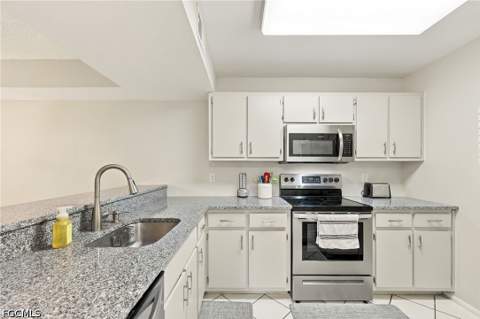 14861 Summerlin Woods Dr 11, Fort Myers FL - photo 6 of 32