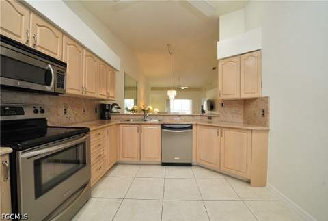 14541 Hickory Hill Ct 226, Fort Myers FL - photo 12 of 44