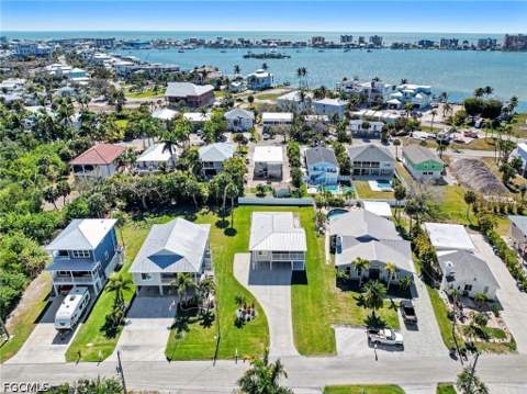 942 Prescott St, Fort Myers Beach FL - photo 7 of 33