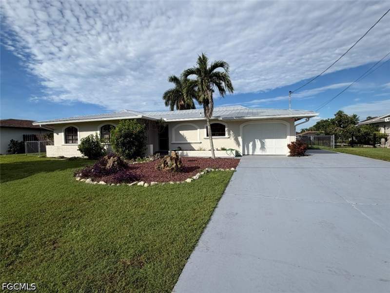 4 bedroom SingleFamilyResidence at 3754 SE 1st Pl, Cape Coral, Cape Coral — photo 2