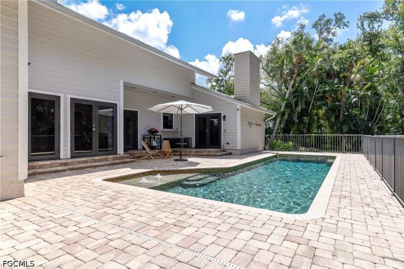 4 bedroom SingleFamilyResidence at 12446 McGregor Woods Cir, McGregor Woods, Fort Myers — photo 2