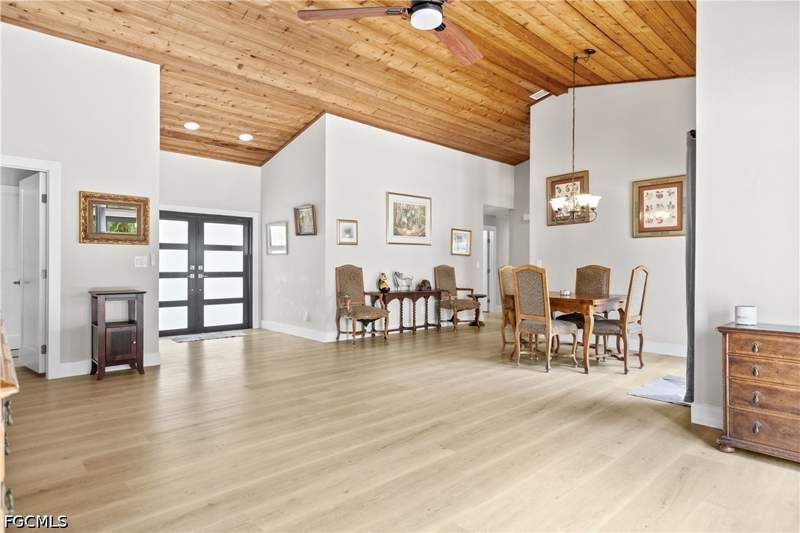 4 bedroom SingleFamilyResidence at 12446 McGregor Woods Cir, McGregor Woods, Fort Myers — photo 4