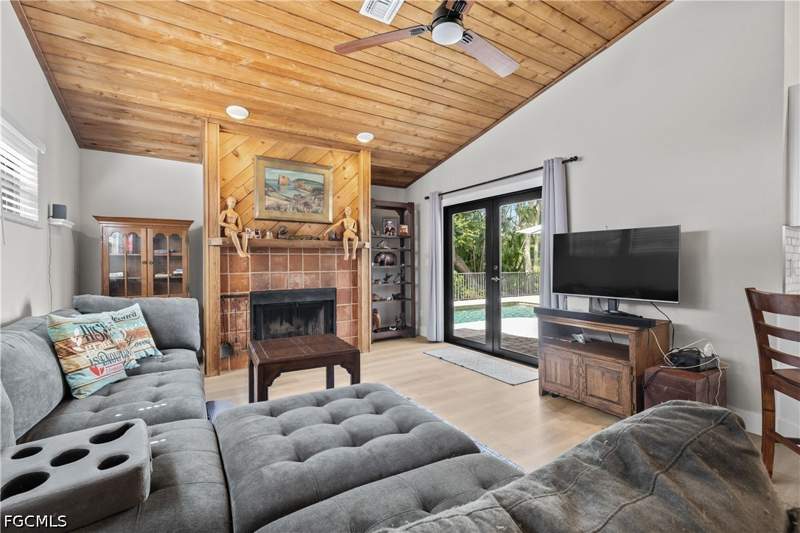 4 bedroom SingleFamilyResidence at 12446 McGregor Woods Cir, McGregor Woods, Fort Myers — photo 5
