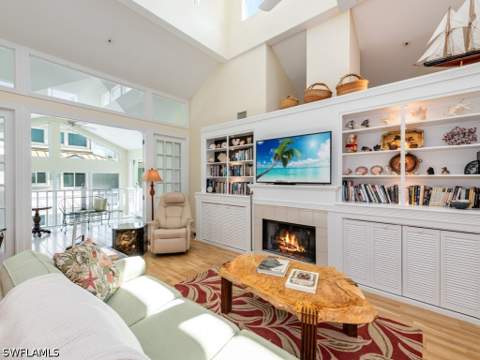 640 2nd St S 2, Naples FL - photo 8 of 24
