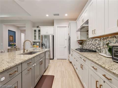 9078 Montserrat Dr, Naples FL - photo 7 of 43