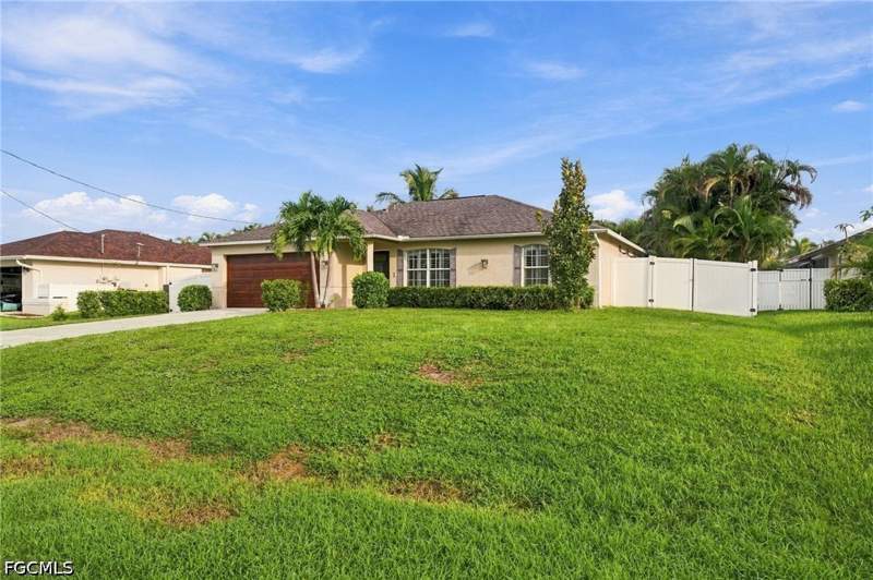 3 bedroom SingleFamilyResidence at 2825 SW 33rd Ter, Cape Coral, Cape Coral — photo 2