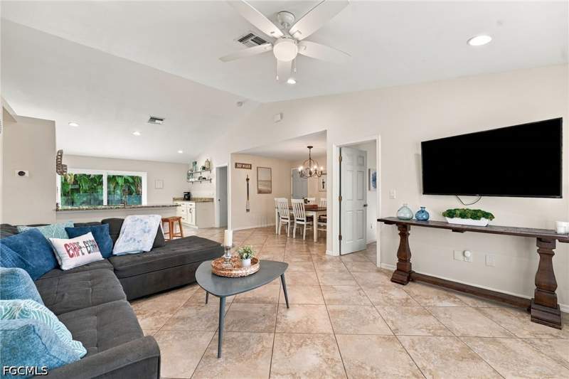 3 bedroom SingleFamilyResidence at 2825 SW 33rd Ter, Cape Coral, Cape Coral — photo 4