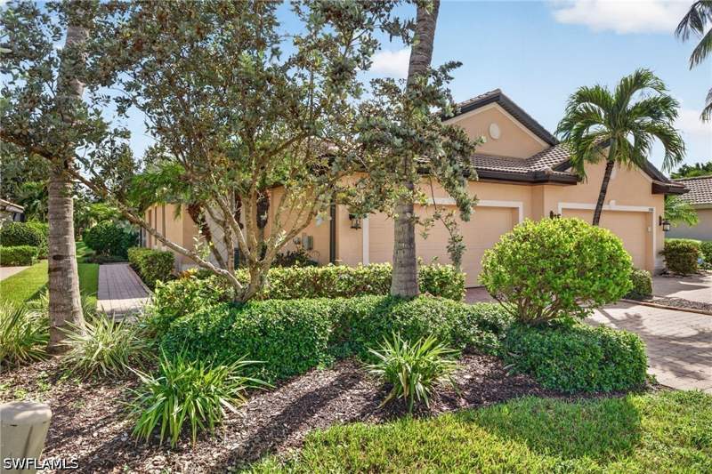 2 bedroom Attached at 11086 St Roman Way, Paloma, Bonita Springs — photo 2