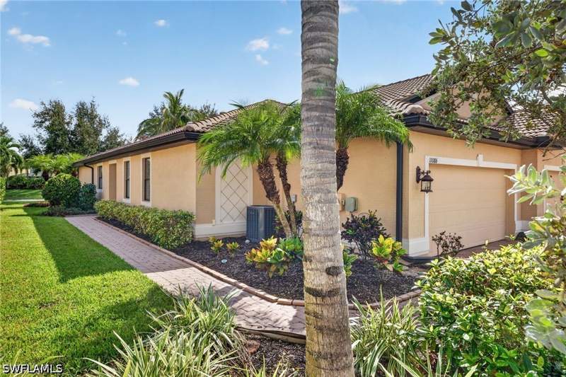 2 bedroom Attached at 11086 St Roman Way, Paloma, Bonita Springs — photo 3