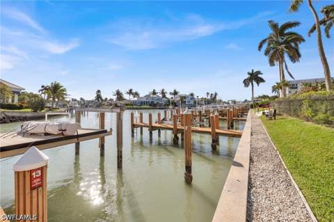 2150 Gulf Shore Blvd N 609, Naples FL - photo 12 of 18