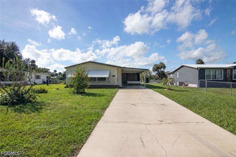2 bedroom ManufacturedHome at 2425 Zoysia Ln, Spring Woods M/H Subd, North Fort Myers — photo 2