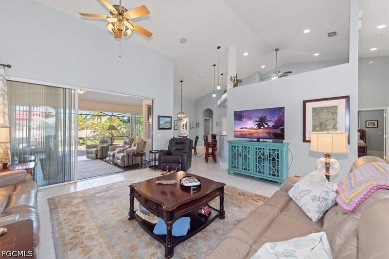 4 bedroom SingleFamilyResidence at 2529 Gleason Pkwy, Cape Coral, Cape Coral — photo 5