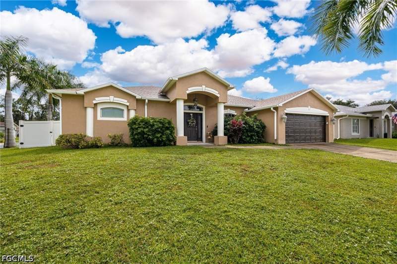 3 bedroom SingleFamilyResidence at 15752 Sunny Crest Ln, Hawk'S Preserve, Fort Myers — photo 2