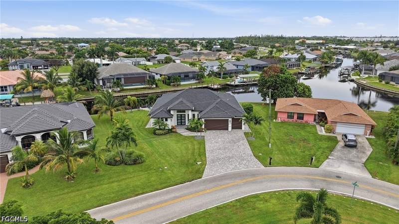 3 bedroom SingleFamilyResidence at 2501 SW 28th Ter, Cape Coral, Cape Coral — photo 4
