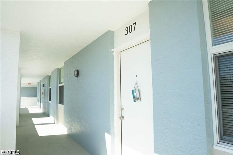 2 bedroom Condominium at 5959 Winkler Rd 307, Bermuda Club Condo, Fort Myers — photo 2
