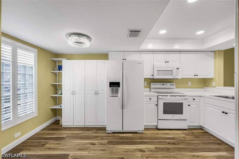 2 bedroom Condominium at 26699 Little John Ct 62, Manor, Bonita Springs — photo 4