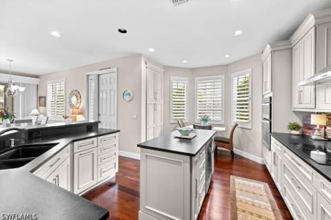 5075 Yacht Harbor Dr 103, Naples FL - photo 10 of 49