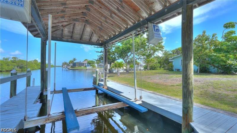 3 bedroom SingleFamilyResidence at 12055 Matlacha Blvd, Matlacha Isles, Matlacha Isles — photo 2