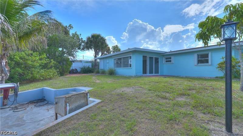 3 bedroom SingleFamilyResidence at 12055 Matlacha Blvd, Matlacha Isles, Matlacha Isles — photo 4