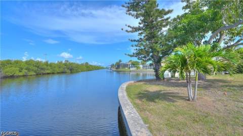 12055 Matlacha Blvd, Matlacha Isles FL - photo 7 of 43