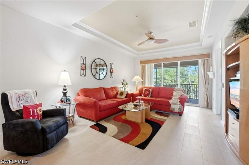 2 bedroom Condominium at 4833 Hampshire Ct 301, Lake Barrington, Naples — photo 2