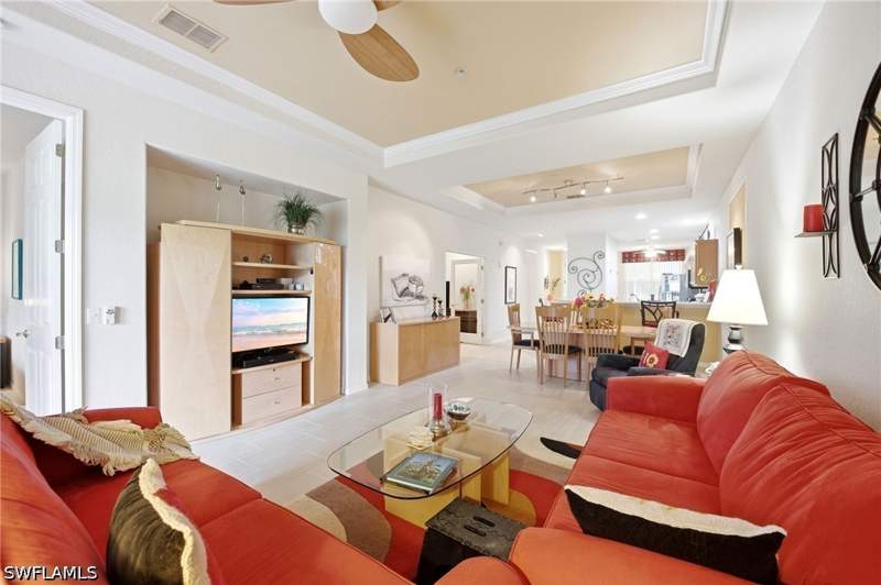 2 bedroom Condominium at 4833 Hampshire Ct 301, Lake Barrington, Naples — photo 4